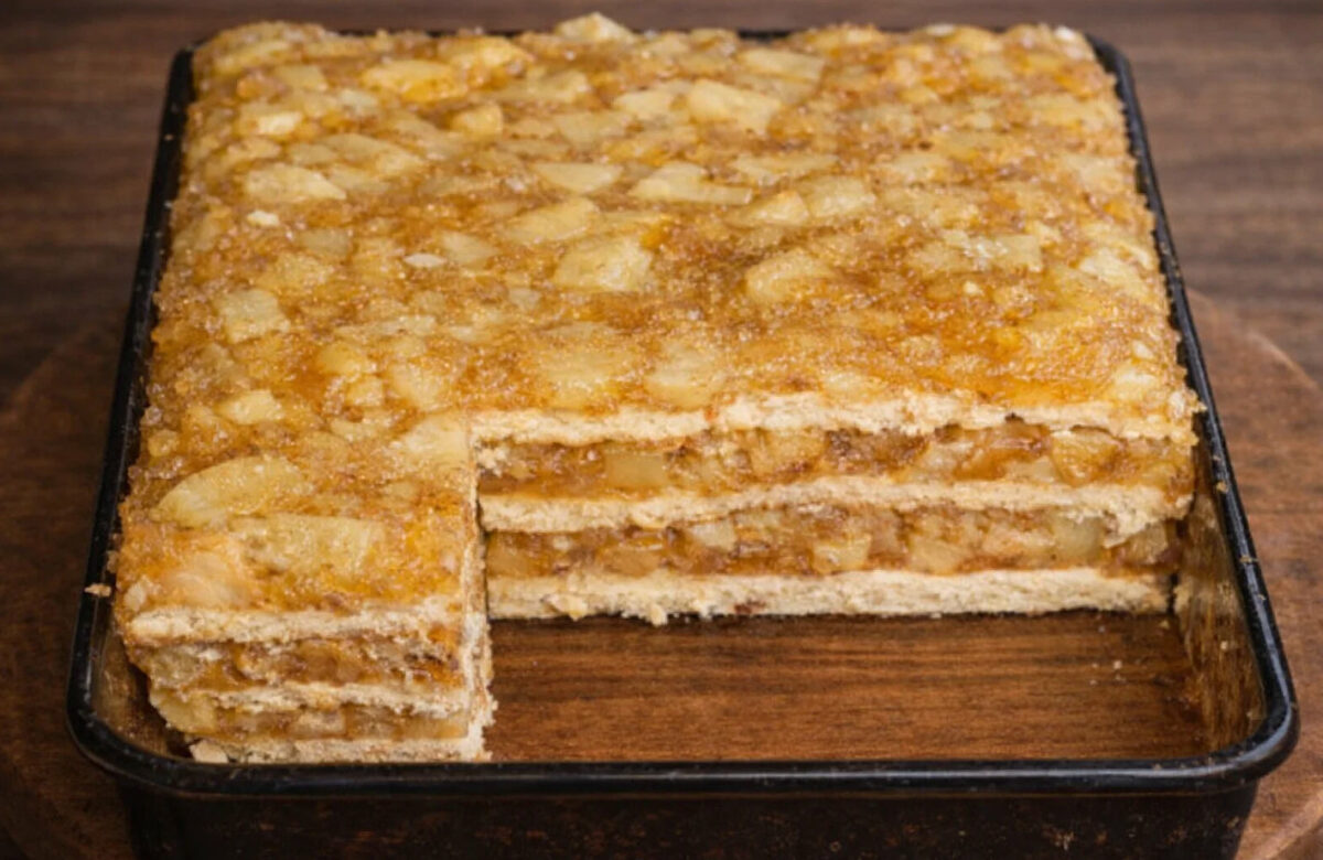 DE POST: Tort cu mere si biscuiti. Nu necesita coacere