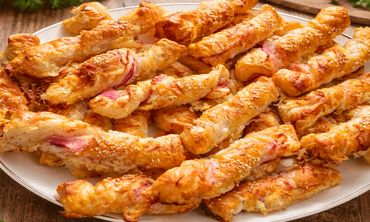 Bacon rasucit in foietaj – gustare crocanta si super rapida