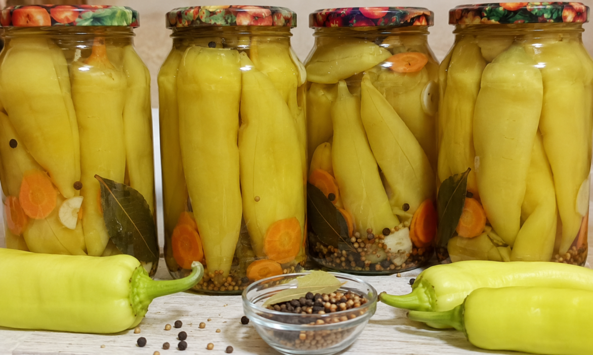 Ardei banana la borcan – crocanți, aromați și perfecți pentru iarnă