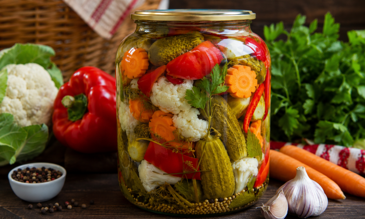 Murături asortate pentru iarnă – Crocante, aromate și pline de savoare
