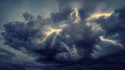 Vremea o ia razna! Meteorologii...