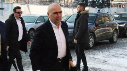 Ilie Bolojan, huiduit si la...