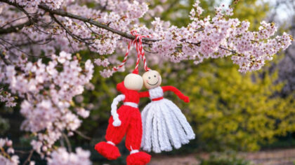 Cat timp se poarta martisorul...